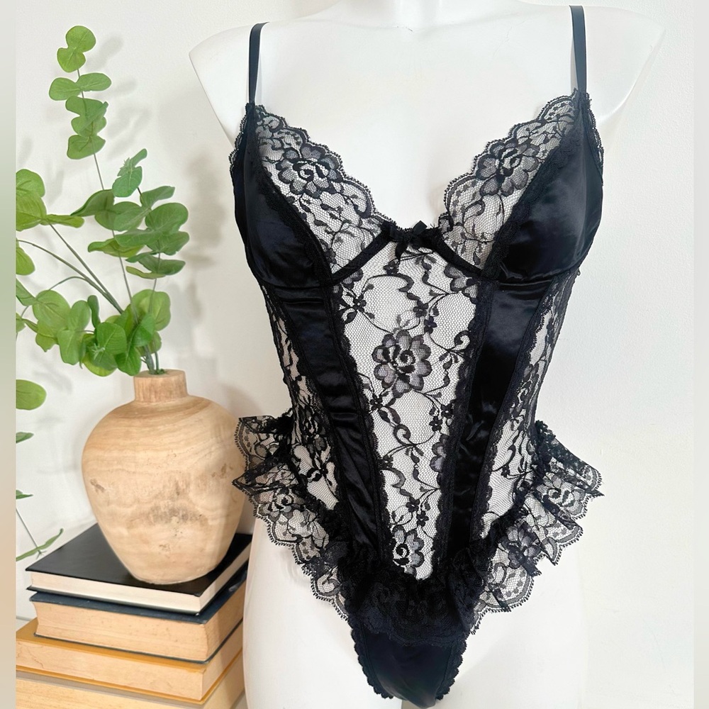 Vintage 80’s Faris Lingerie size large black lace mesh high leg ruffle bodysuit